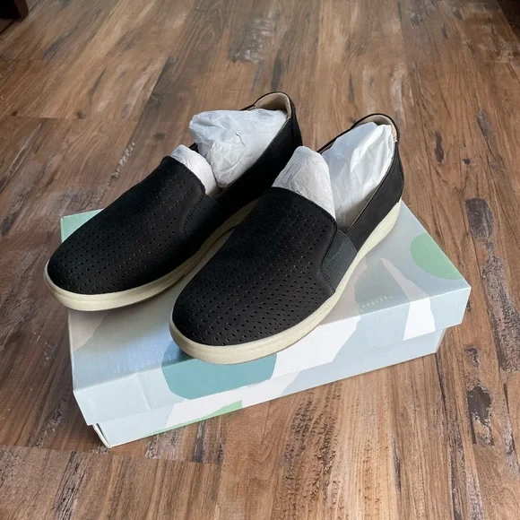 Elin Slip-On Shows - Picture 5 of 6